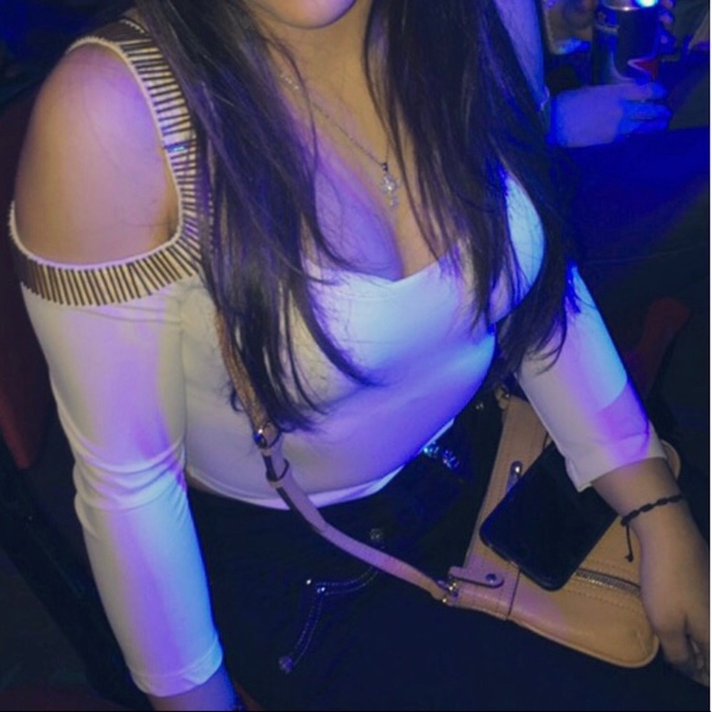 White open shoulder crop top